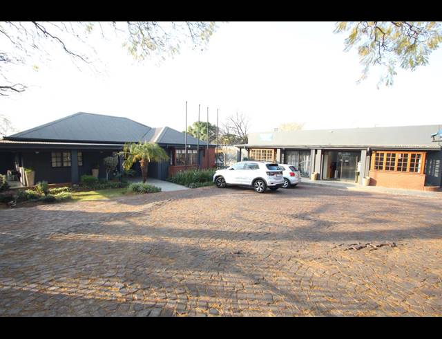 350M² BUILDING FOR SALE IN EDENVALE CENTRAL
